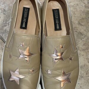 Design Lab Lord & Taylor Beige Star Slip-On Sandals